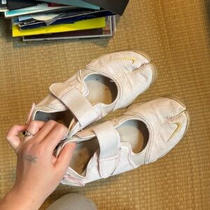 Pink Nike Air Rift tabis